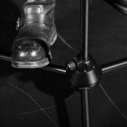 Pied de micro série Touring avec perchette standard Gravity TMS 4321 B